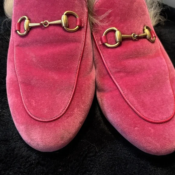 Gucci Pink Suede Mules with Fur and Gold Accent - Picture 4 of 10